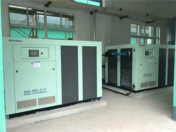 漢鐘(zhong)變頻空(kong)壓機安(ān)裝現場(chǎng)